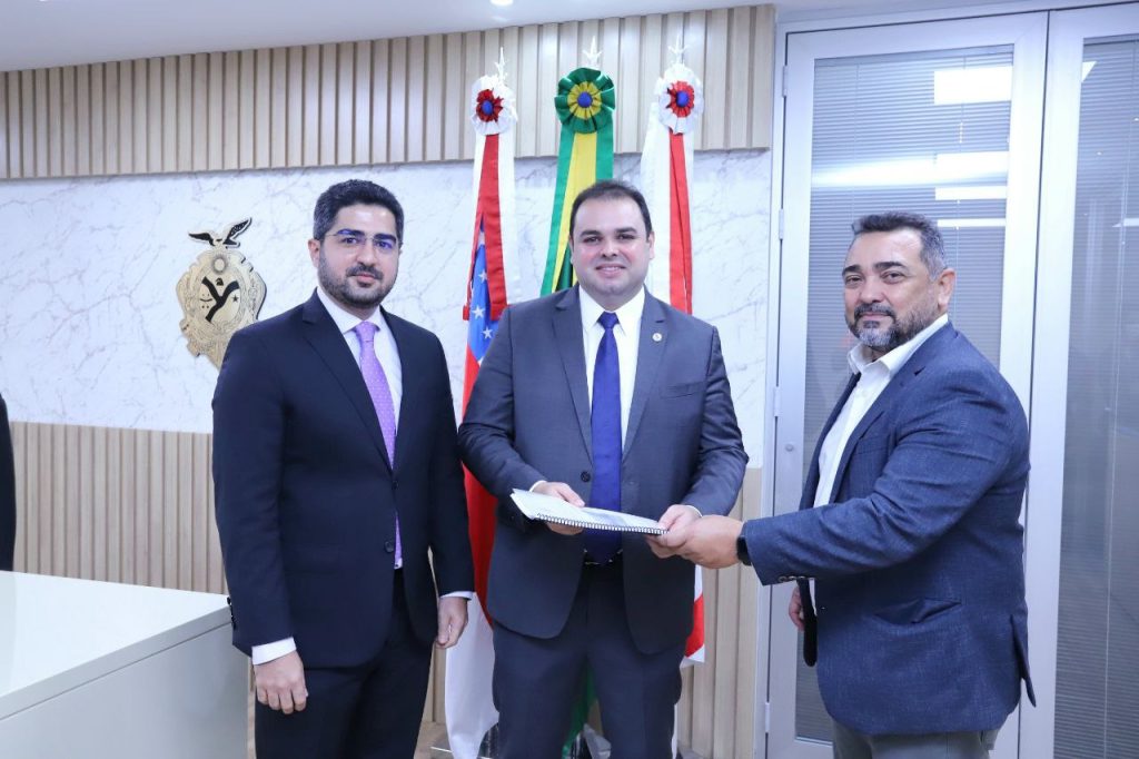 TCE-AM entrega prestações de contas a Assembleia Legislativa do Amazonas