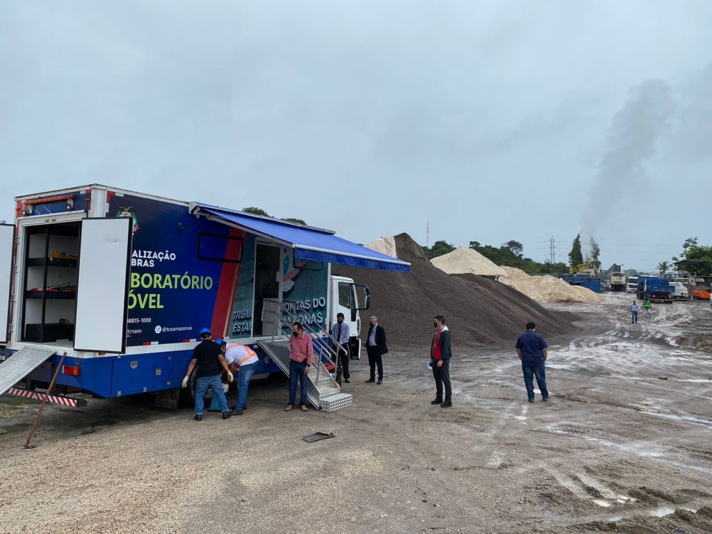 Laboratório Móvel do TCE-AM inspeciona usina que fornece asfaltos para Manaus
