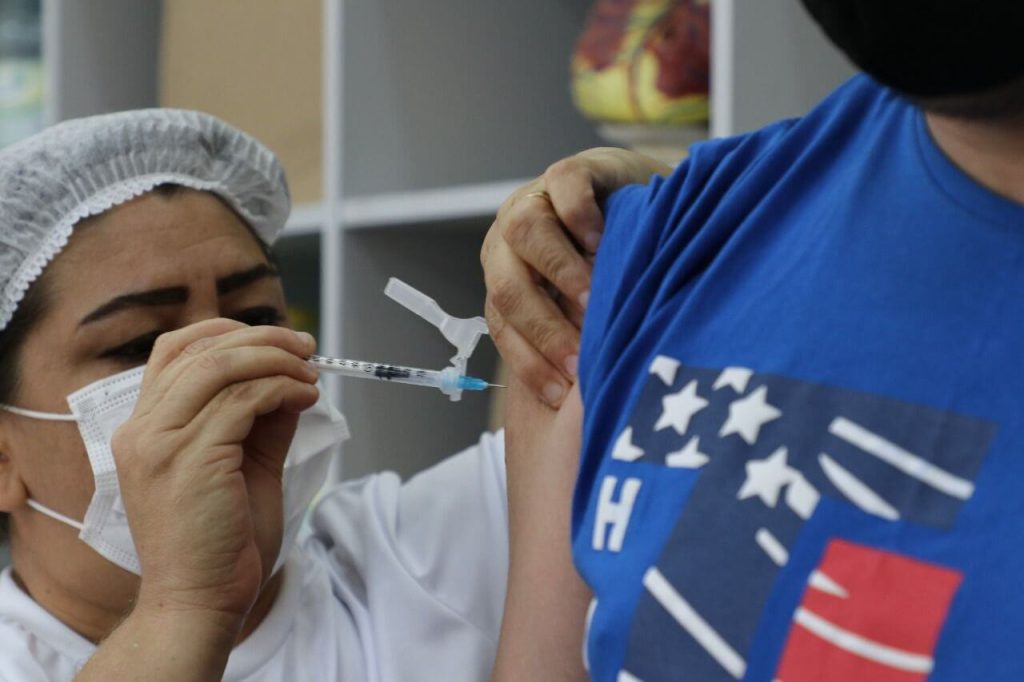 Amazonas já aplicou 6.852.768 doses de vacina contra Covid-19 até esta terça-feira