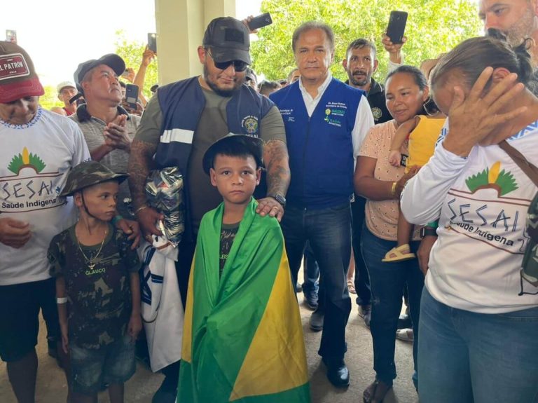 Governo do Amazonas acompanha retorno de irmãos indígenas a Manicoré