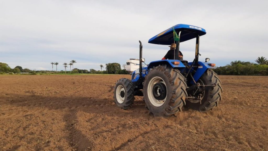 Prefeitura de Parintins mecaniza pastagem