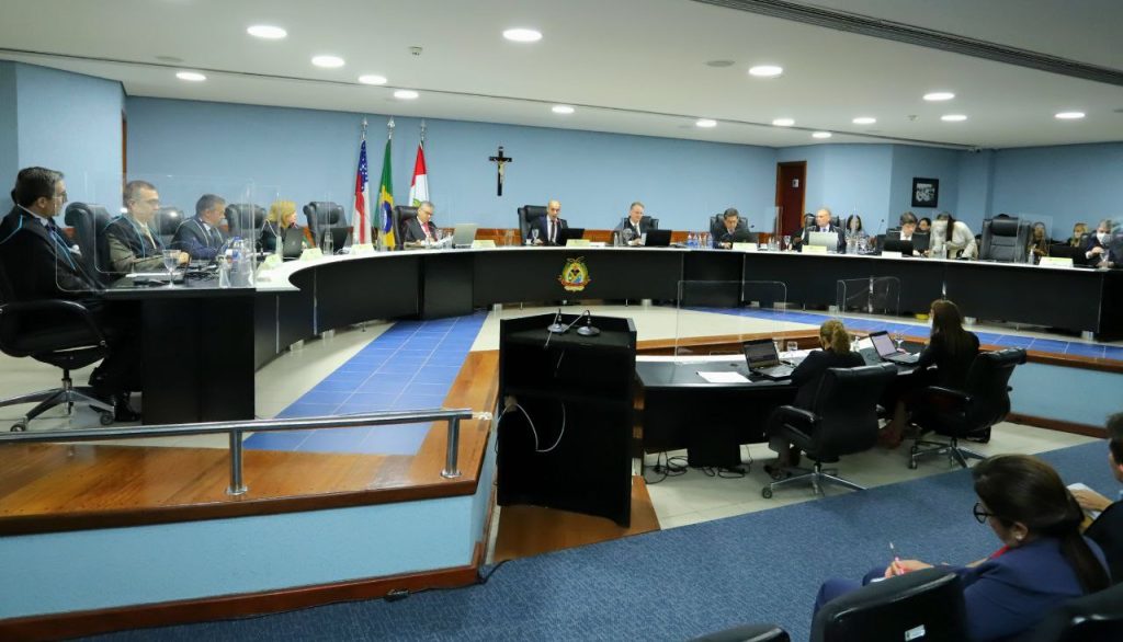 Pleno do TCE-AM multa ex-presidente da Câmara de Boca do Acre em mais de R$ 210 mil