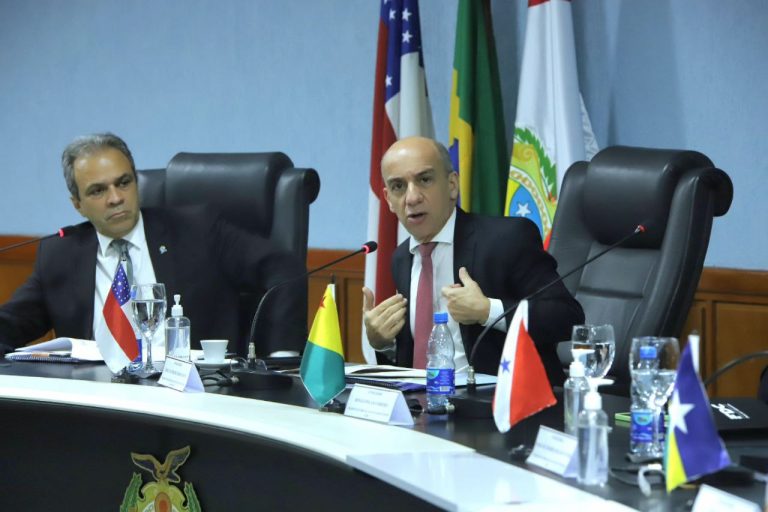 Por irregularidades, presidente do TCE suspende licitação em Pauini