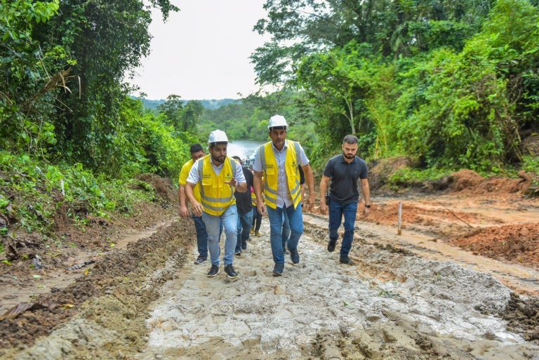 Wilson Lima dá ordem de serviço para construção de infraestrutura turística na Serra da Valéria, em Parintins