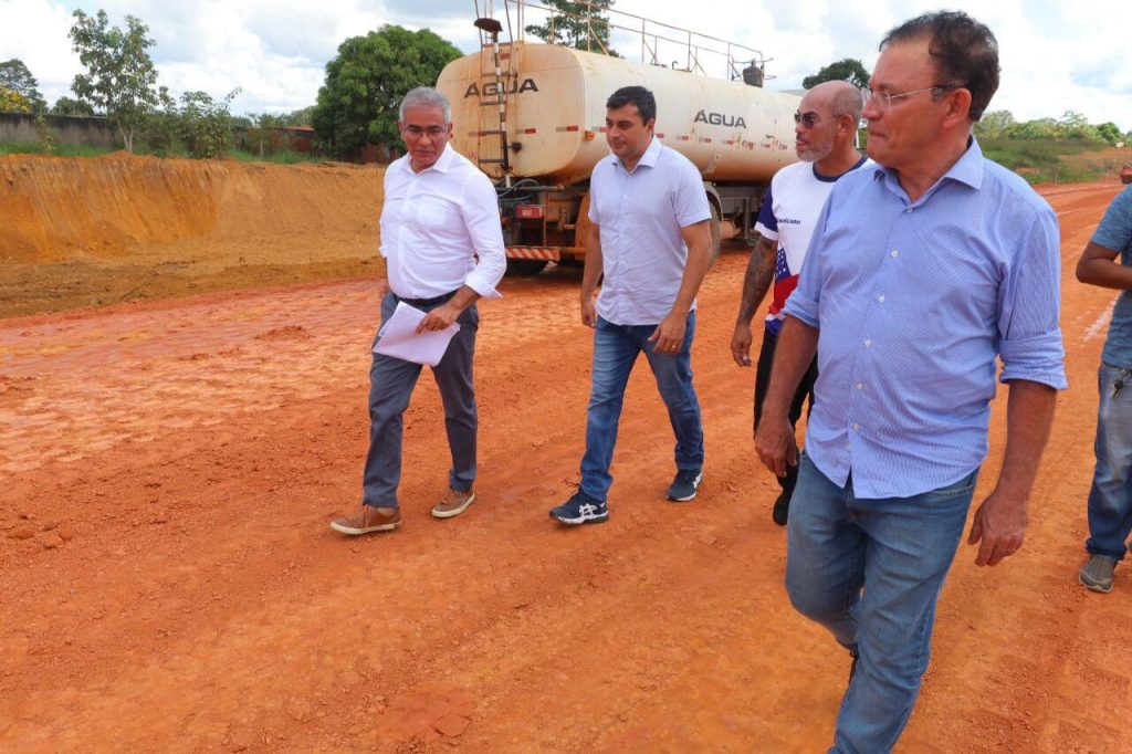 Wilson Lima vistoria obras do Anel Viário de Humaitá, que entram na fase final de execução