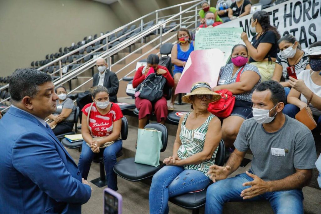 Famílias expulsas do Monte Horebe protestam contra o Governo do AM