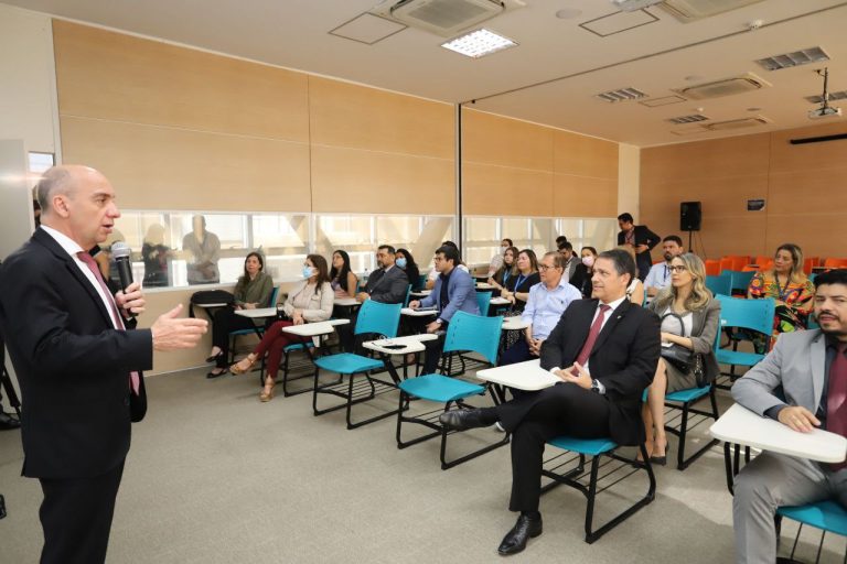 Com foco em troca de experiências, TCE-AM recebe membros da Presidência da República