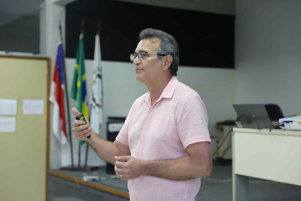 Com apoio da Adaf, Mapa realiza palestra para universitários e pós-graduandos da Ufam