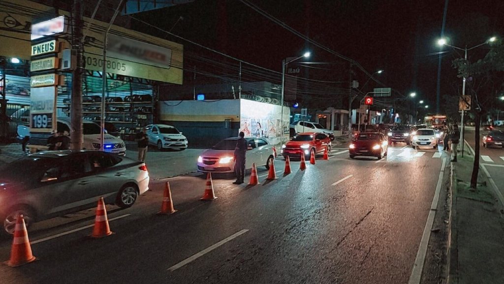 Detran-AM flagra 77 condutores dirigindo sob efeito de bebida alcoólica