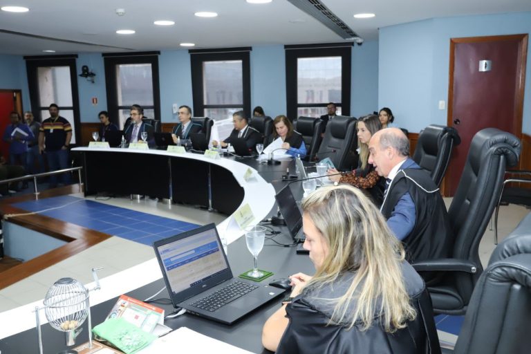 No retorno às sessões ordinárias, Pleno do TCE-AM multa ex-secretários da Seminf em mais de R$100 mil