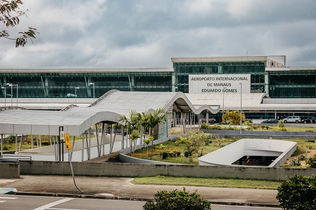 Aeroporto de Manaus tem voos suspensos por problemas na pista