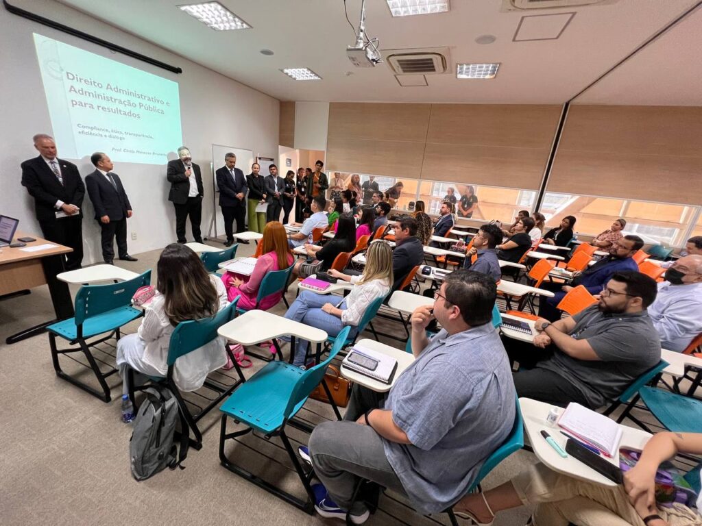 Escola de Contas do TCE-AM inicia curso de MBA