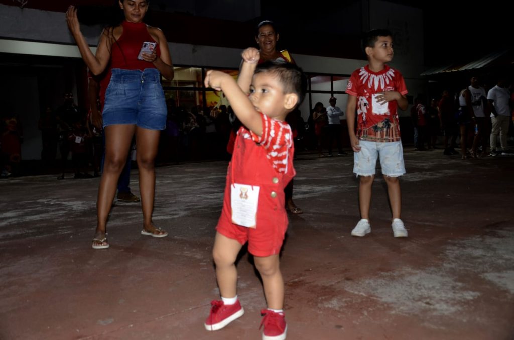 Garantido assegura acesso de crianças e adolescentes nos ensaios em Parintins