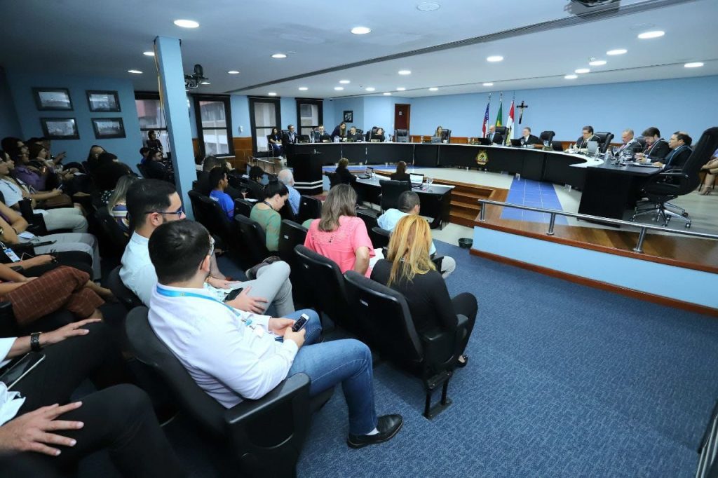 Colegiado do TCE-AM indefere recurso de candidato que tentou tomar posse sem vacinação contra a Covid-19