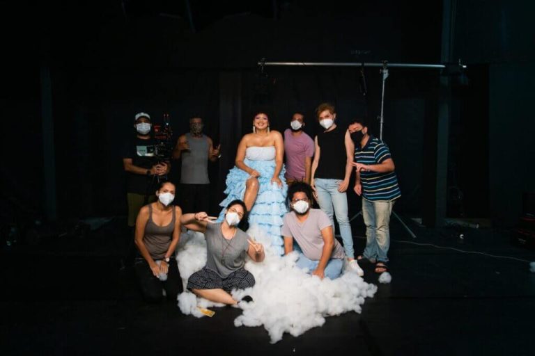 Cantora amazonense Elisa Maia faz a pré-estreia do EP “Dança Sozinha Sessions” no Cineteatro Guarany 