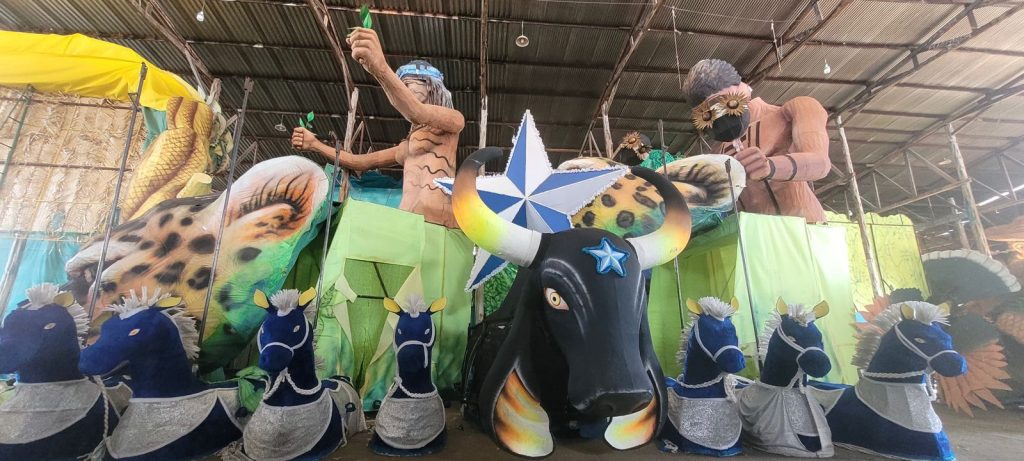 Caprichoso deixa mais de R$ 1,5 milhão de fantasias, materiais e equipamentos nos ateliês para a próxima gestão.