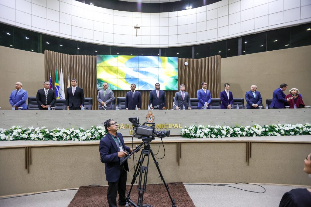 Conselheiro-ouvidor do TCE-AM participa de homenagem a procurador e defensor na Câmara de Manaus
