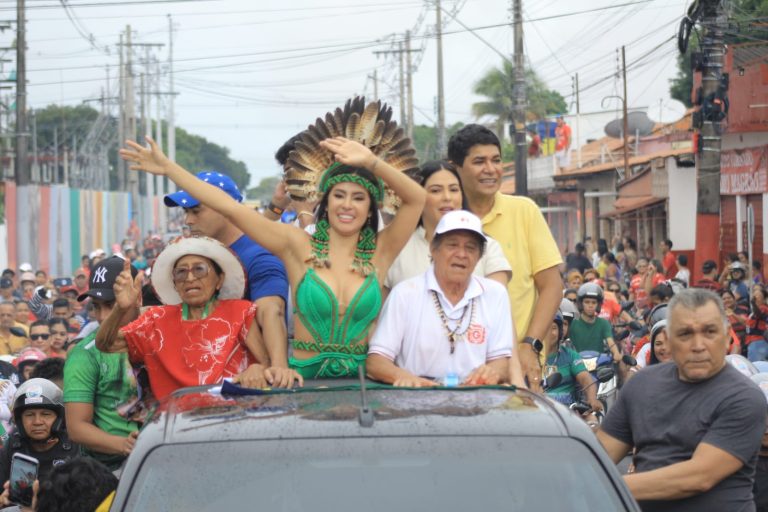 Isabelle Nogueira recebe título de Embaixadora do Festival de Parintins