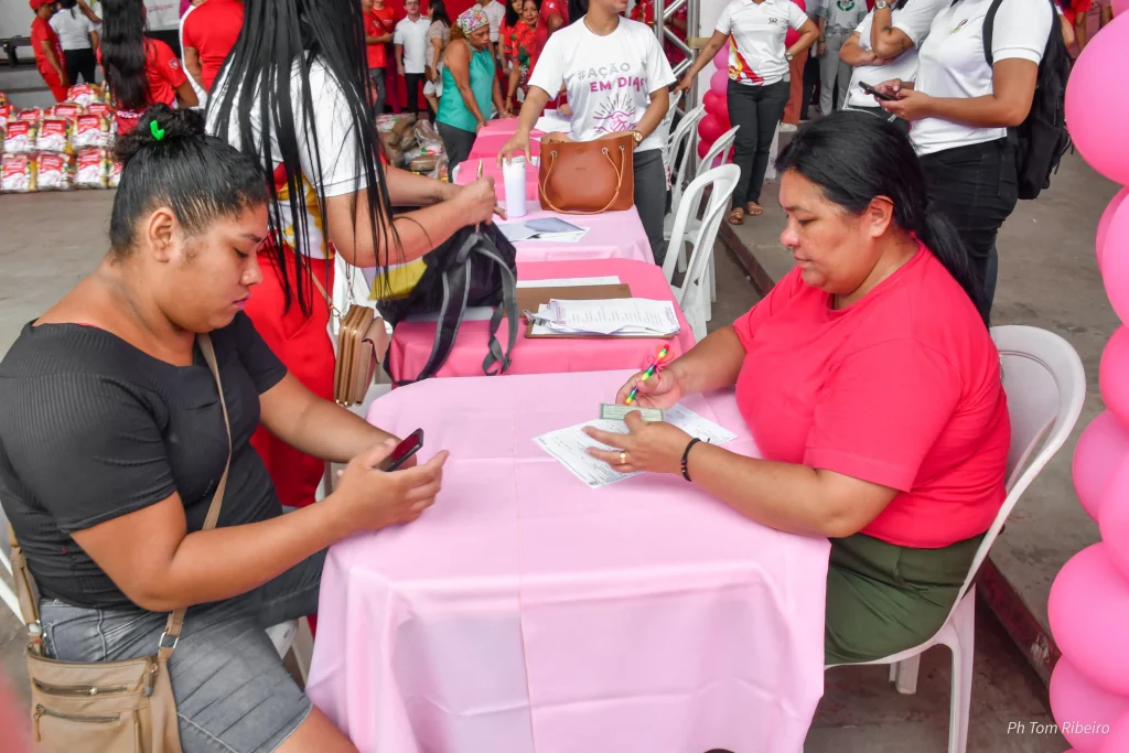 Trabalhadores do Boi Garantido recebem atendimentos do Projeto Acao em Dias 6