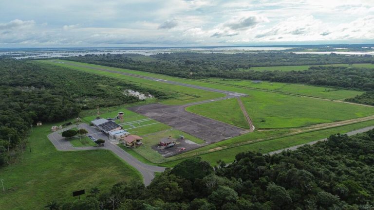 Aeroporto de Parintins: Governo do Amazonas realiza manutenção de equipamentos para garantir segurança dos voos noturnos