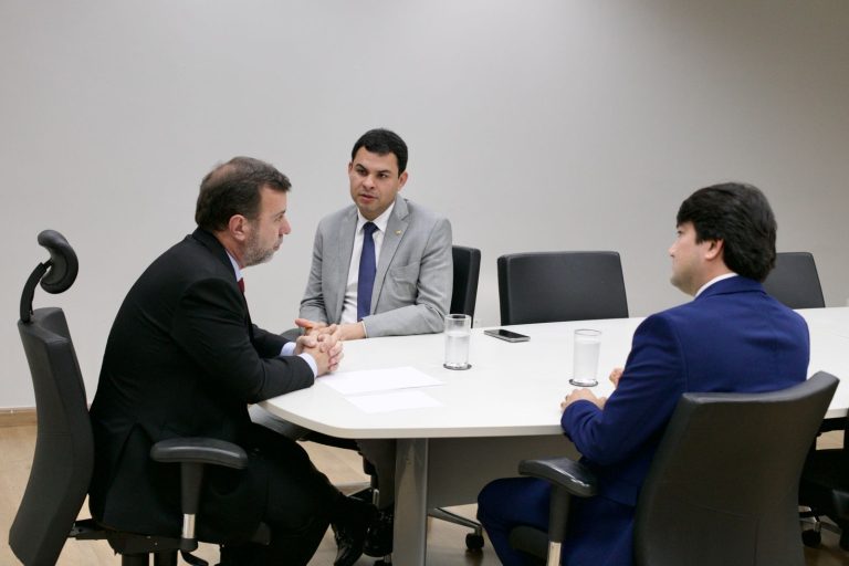 Deputado Saullo Vianna sela parceria com Embratur para a promoção do Amazonas