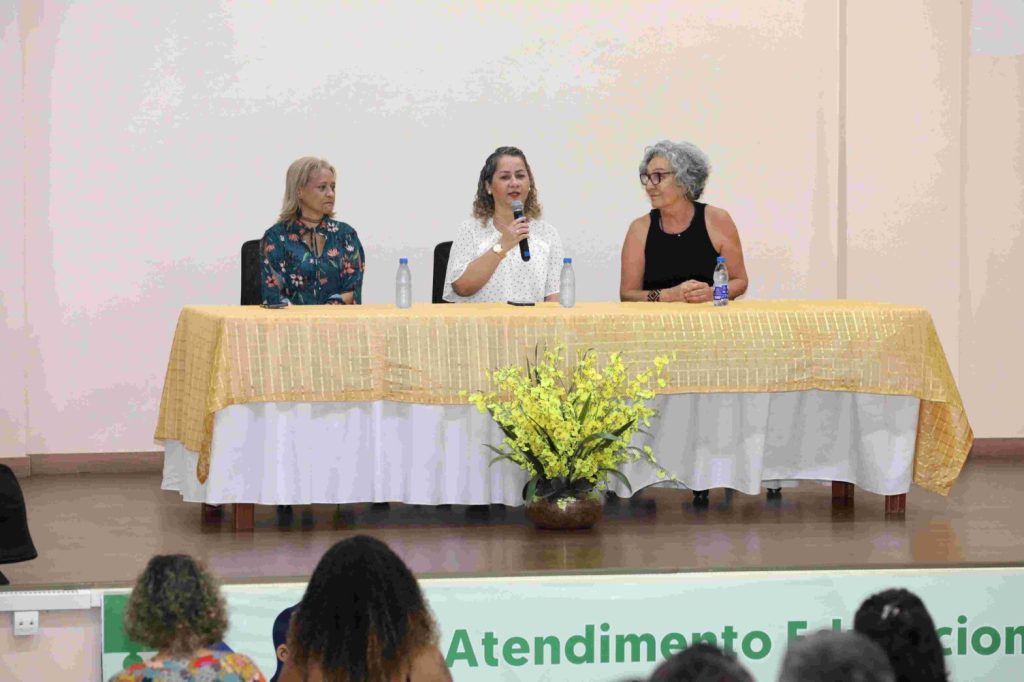 Secretaria de Educação oferece formação continuada para profissionais da educação inclusiva