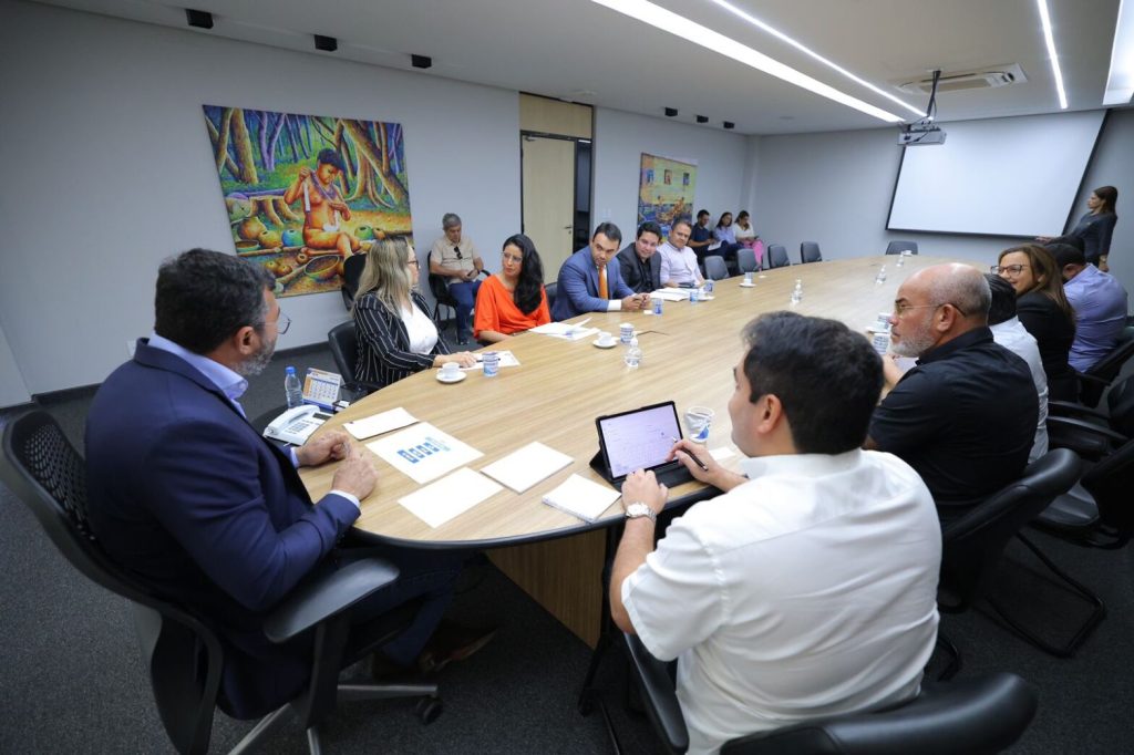 Profissionais da educação celebram reajuste salarial anunciado pelo Governo do Amazonas