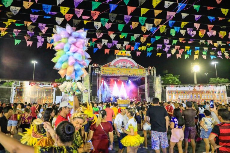 Espetáculos, shows musicais, festival folclórico e roda de conversa agitam o o fim de semana no agendão cultural