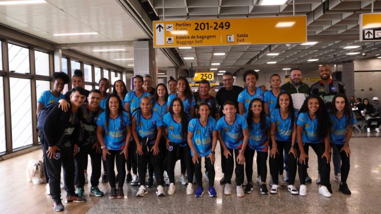 Jogadoras do 3B embarcam para Salvador para representar o futebol amazonense em campeonato nacional