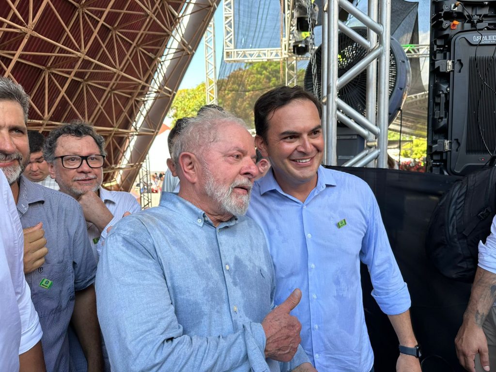 "Em Parintins, vote Mateus Assayag", declara presidente Lula