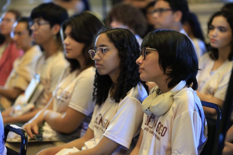 Teatro Amazonas se aproxima da comunidade com projeto ‘Olho Mágico’