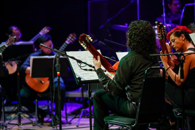 Projeto ‘Vivência Cultural com os Corpos Artísticos do Amazonas’ leva música, dança e canto às escolas de rede pública