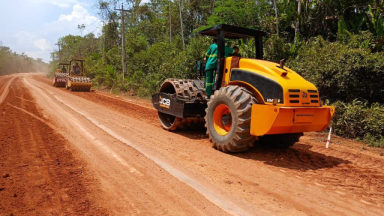 Governo do Amazonas inicia obra de pavimentação da Estrada do Membeca, em Caapiranga