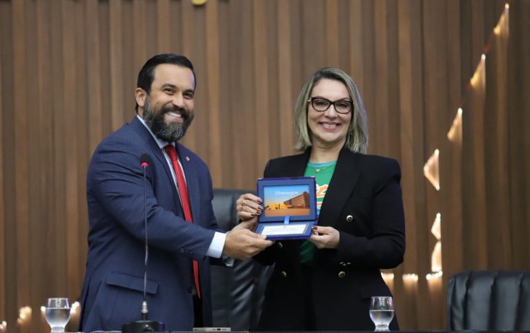 Fapeam recebe homenagem da Aleam em sessão especial pelos 20 anos do Programa Ciência na Escola