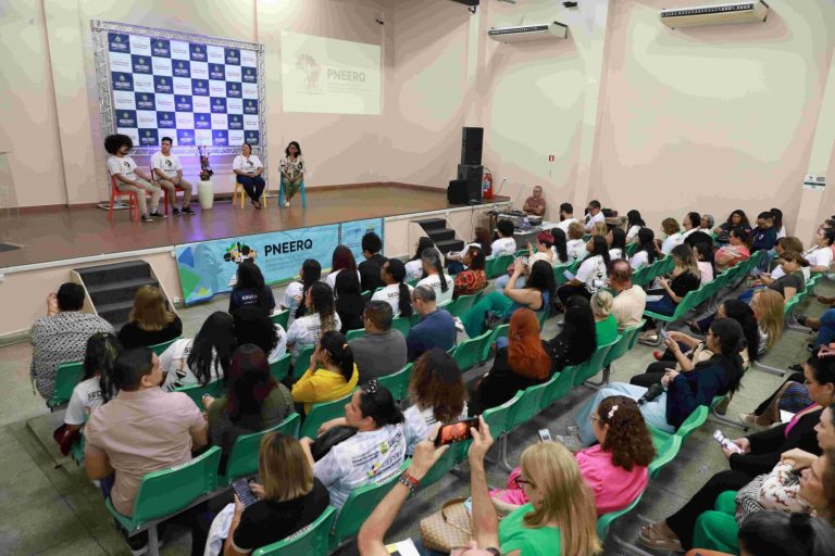 Secretaria de Educação apresenta política pública voltada à superação das desigualdades étnico-raciais