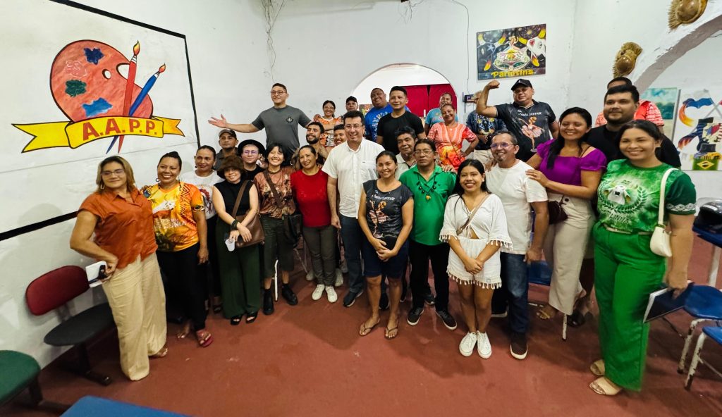 Vereador Fábio Cardoso fortalece laços com artistas locais em reunião do Movimento Multicultural