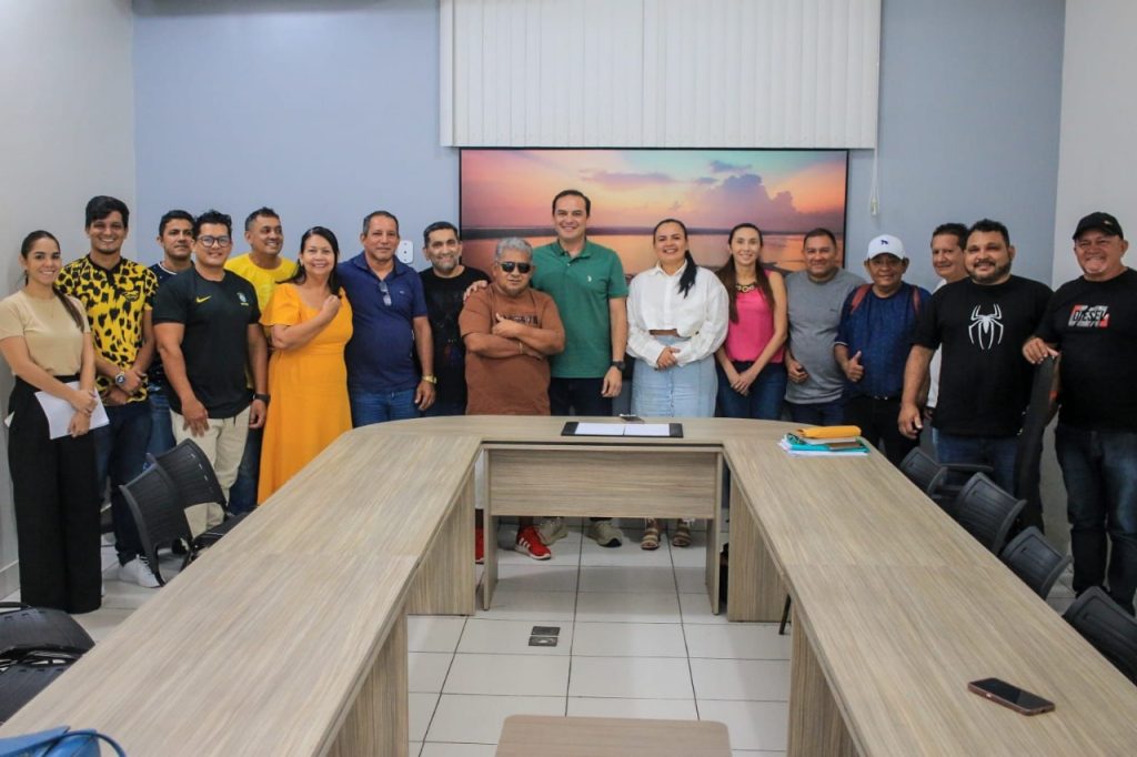 Carnailha: Prefeito Mateus Assayag realiza repasse de 50% dos recursos aos blocos de Parintins