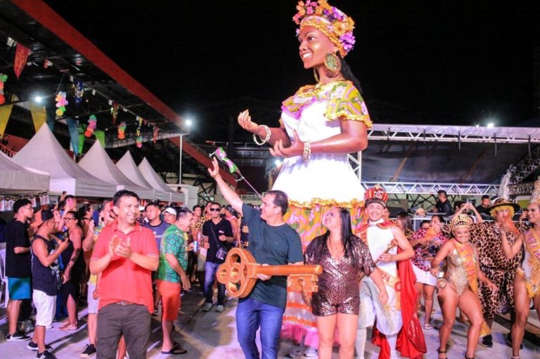 Prefeitura de Parintins faz segundo repasse de recursos aos blocos do Carnailha 2025