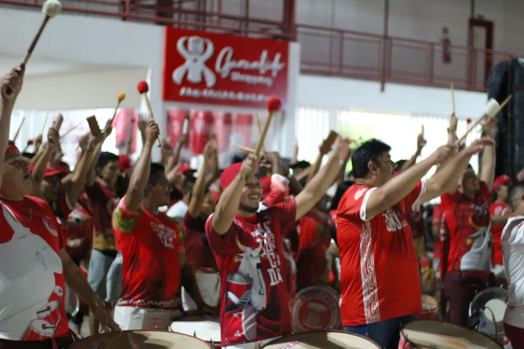 Carnaboi Vermelho e Branco 2