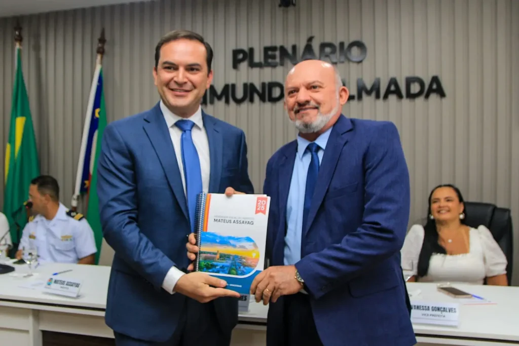 Prefeito Mateus Assayag e presidente Cabo Linhares