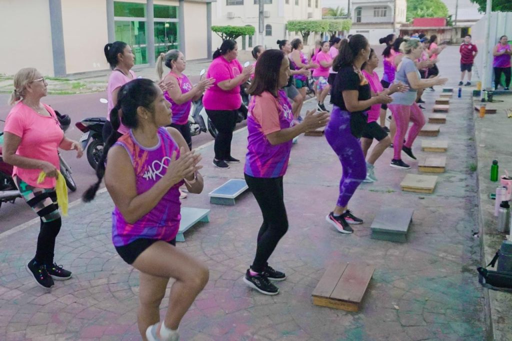 Prefeitura de Parintins realiza 1ª edição do Projeto "Movimenta Parintins" com Aulão de Dança na Praça Digital