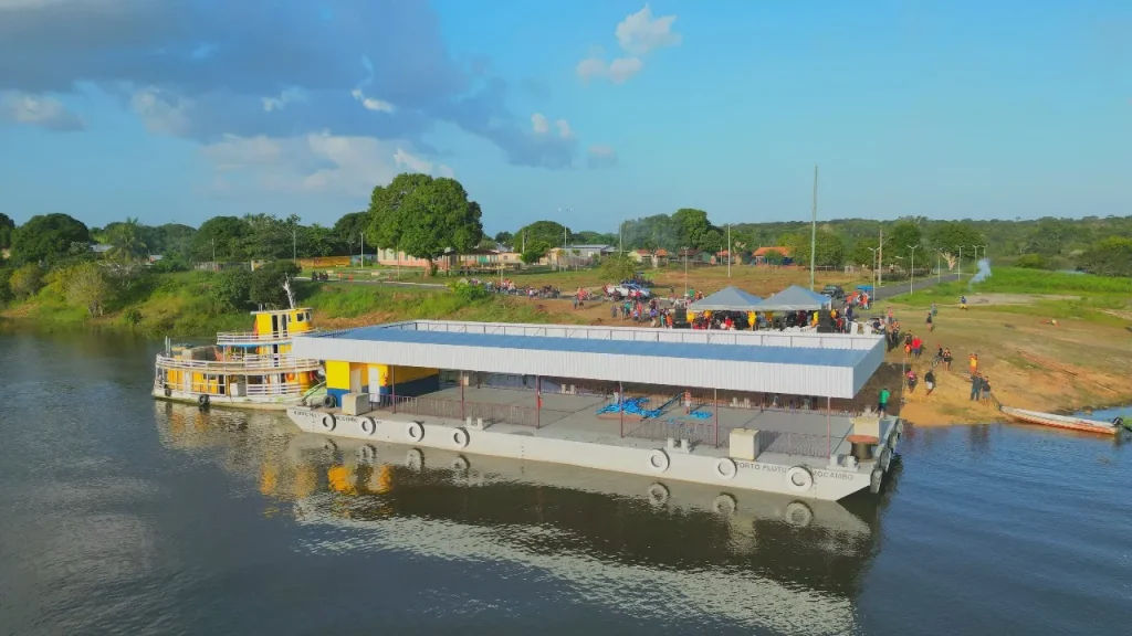 Prefeitura de Parintins recebe novo porto flutuante no Distrito do Mocambo 3 WhatsApp Image 2025 02 27 at 22.17.22