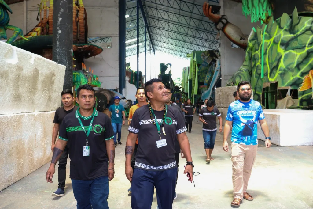 Boi Caprichoso recebe imersão cultural de acadêmicos indígenas da UEA