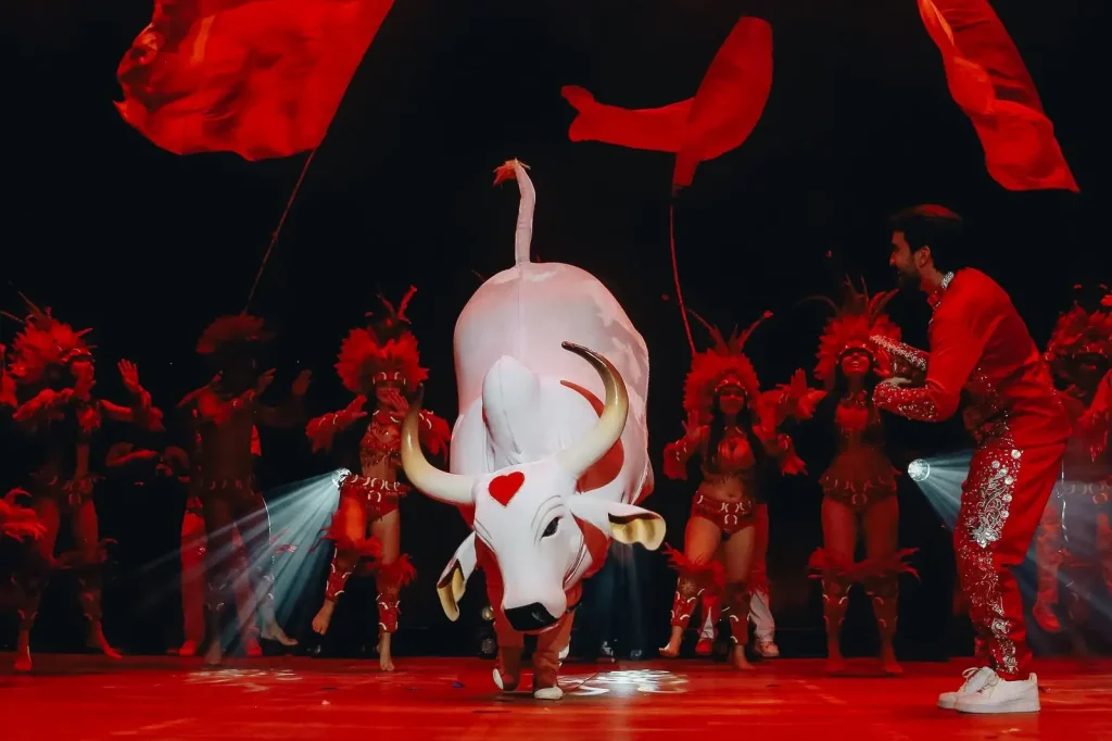 Boi Garantido emociona com espetáculo no lançamento do 58º Festival de Parintins