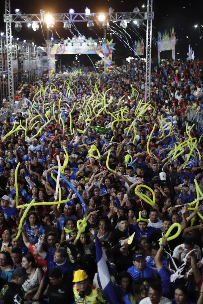 Caprichoso arrasta multidão no Carnaboi 2025 com espetáculo contagiante e emocionante 7 Caprichoso arrasta multidao no Carnaboi 2025 2