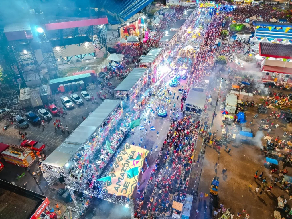 Caprichoso arrasta multidão no Carnaboi 2025 com espetáculo contagiante e emocionante 6 Caprichoso arrasta multidao no Carnaboi 2025 3