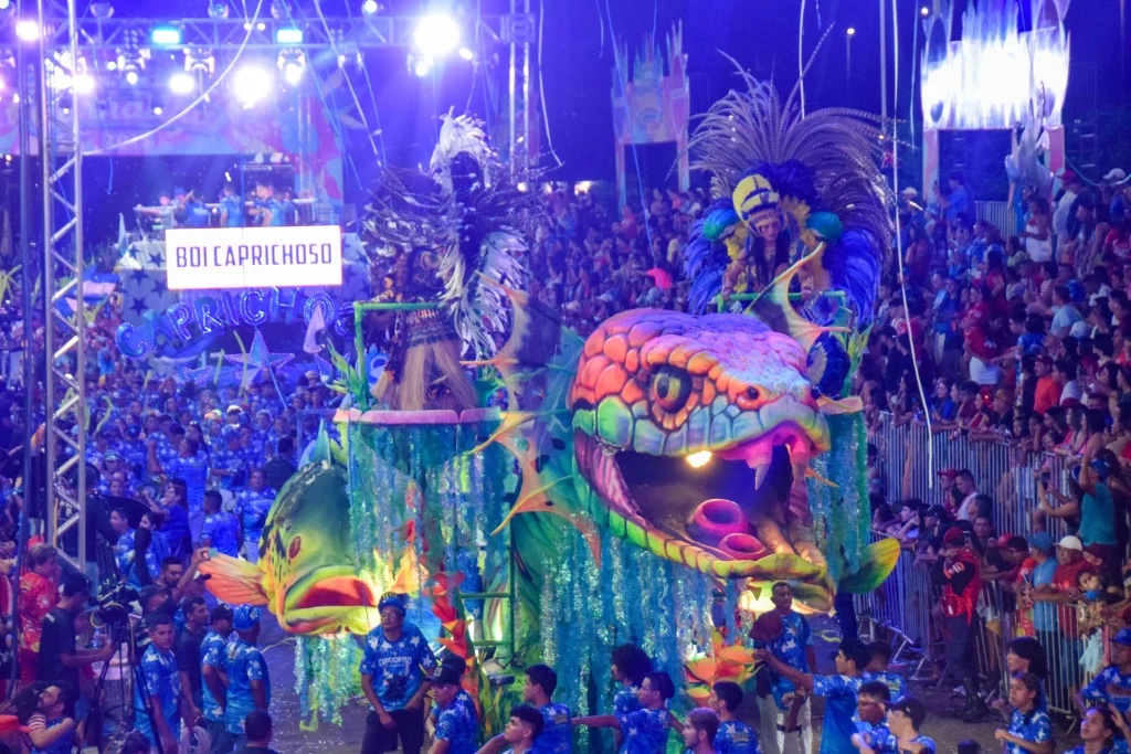 Caprichoso arrasta multidão no Carnaboi 2025 com espetáculo contagiante e emocionante 5 Caprichoso arrasta multidao no Carnaboi 2025 6