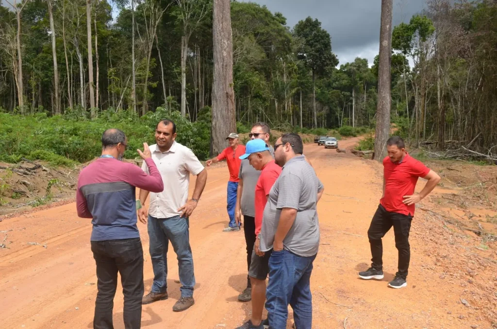 Cerca de 40 km de asfalto são implementados nas estradas que ligam Monte Sinai, Mocambo e Caburi