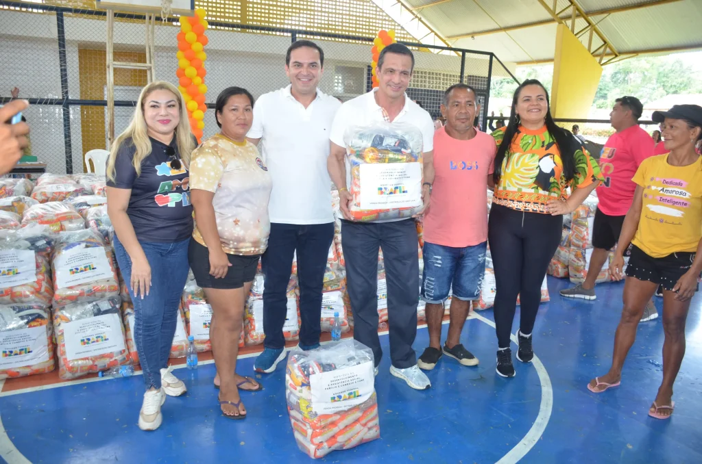 Prefeitura de Parintins conclui ajuda humanitária para famílias da região do Tracajá