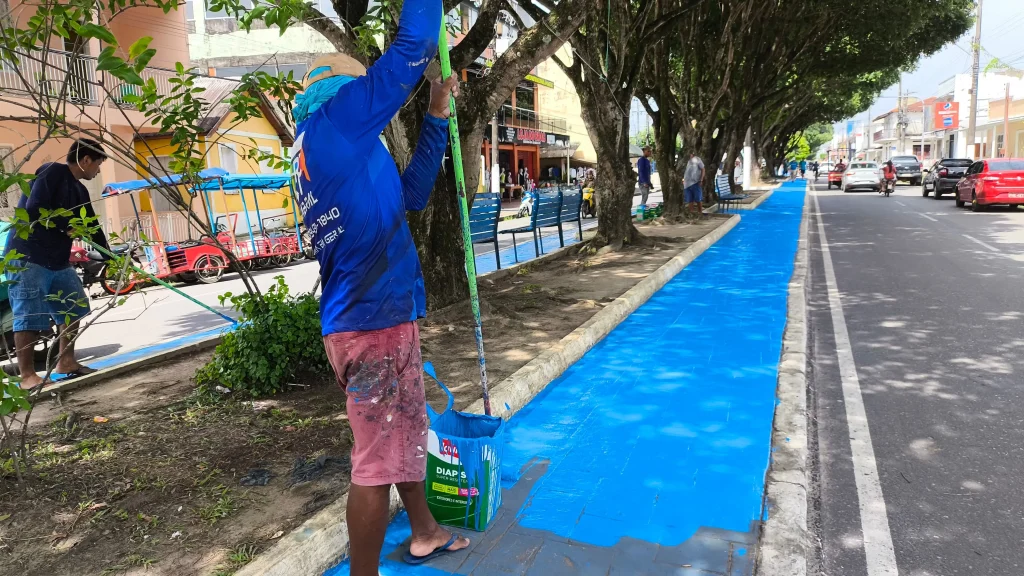 Pinturas das Praças e Meios-Fios de Parintins são concluídas para Carnailha